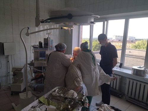 В ЛНР впервые проведена операция по удалению опухоли прямой кишки с помощью эндоскопического вмешательства